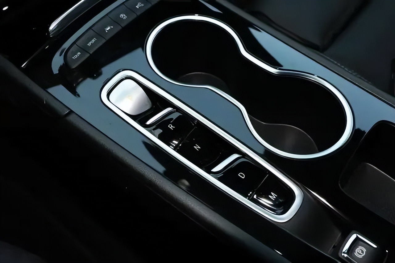 别克君威1.5t配置是几缸,君威1.5t配9at和君越1.5t配cvt怎么选