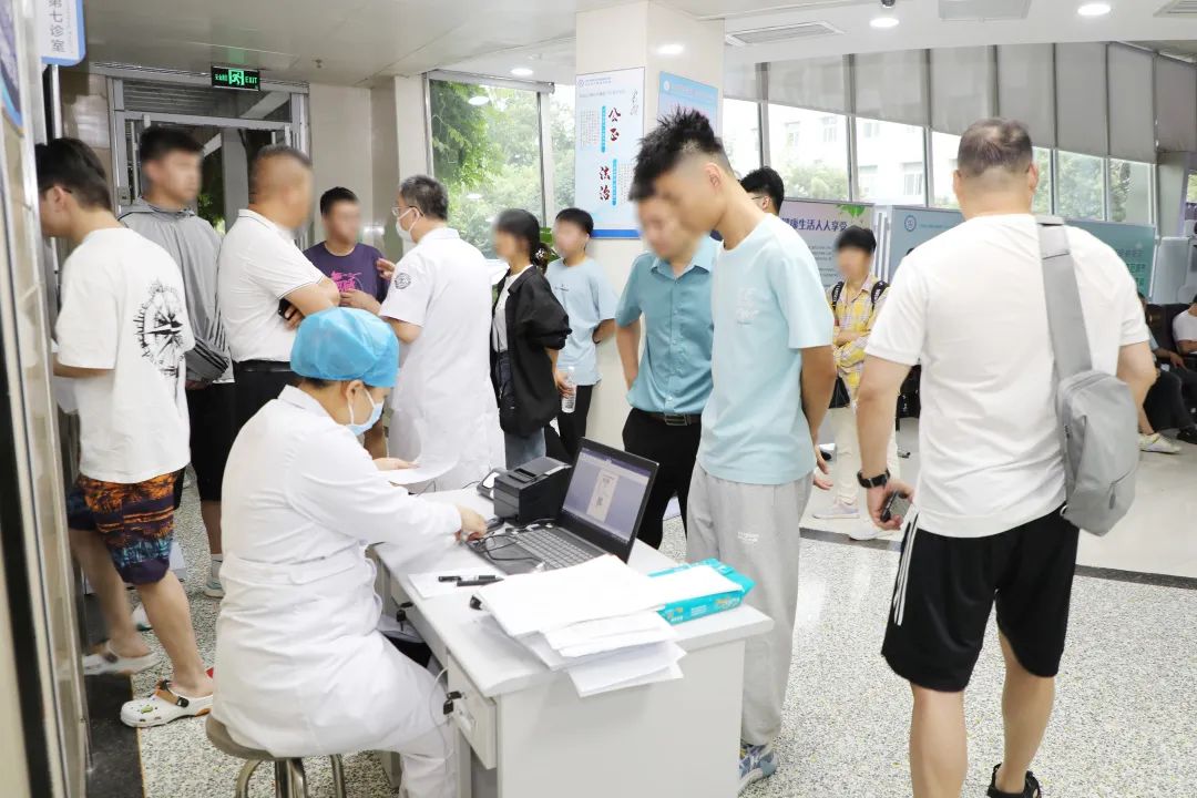 高考过后近视手术迎来小高峰,高考生近视眼睛做什么手术最好