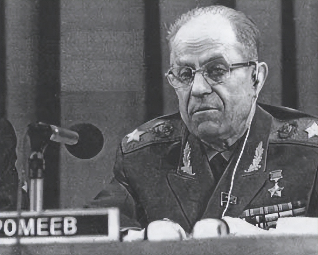 91年苏联解体，苏军元帅殉国自杀，死前修遗书5封，第5封让人心痛