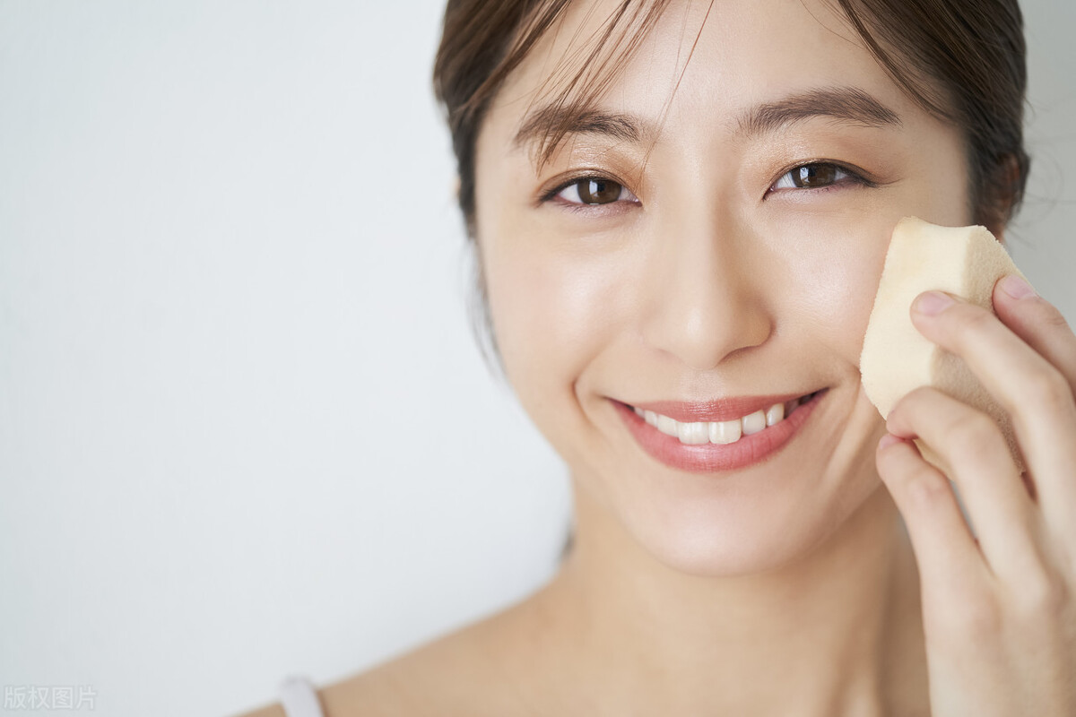 晚上洗脸后要不要擦护肤品,洗脸后不擦任何东西怎样