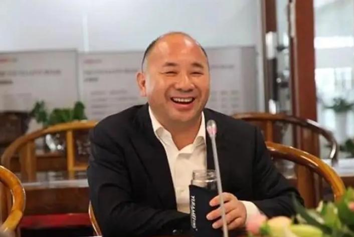 中国前首富4年赚千亿,中国十大千亿隐形富豪图及资料