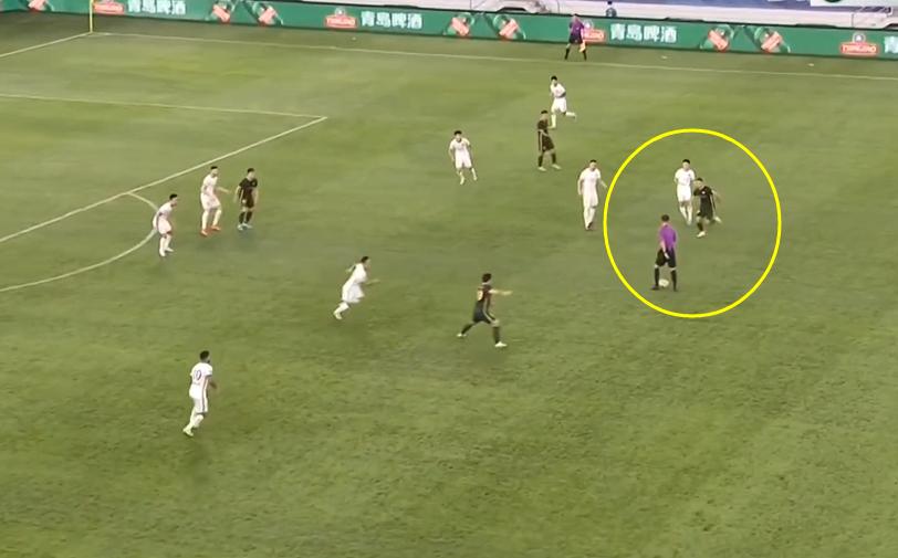 中超裁判被打得最惨的一次,中超球员因打裁判被禁赛一年