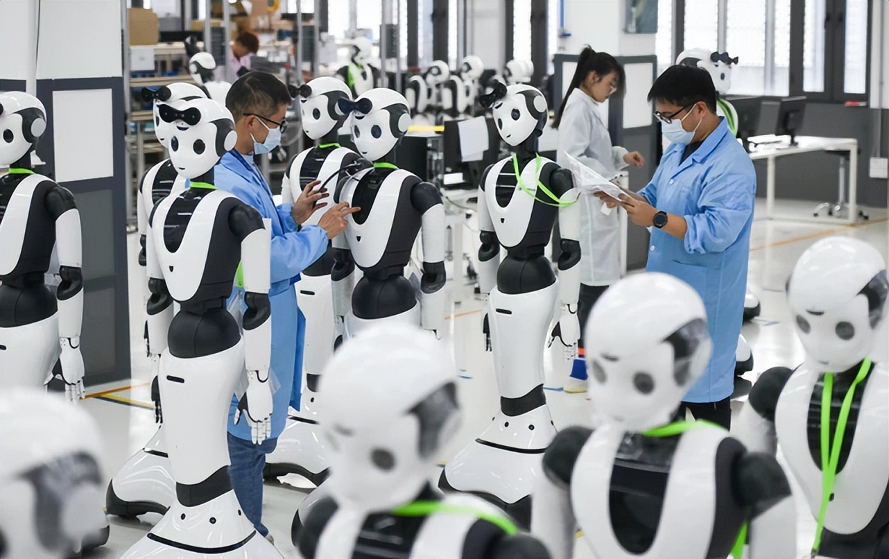 达闼科技搭载大模型的人形机器人,达闼人形双足机器人xr4