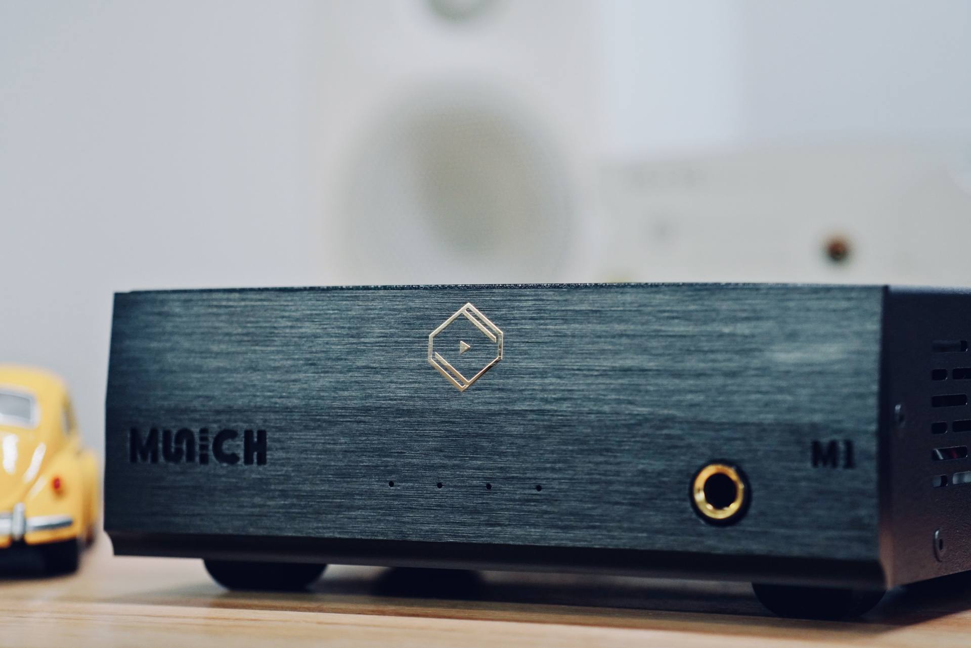 男人至死是少年,一个喜欢折腾的理工男的桌面好物分享