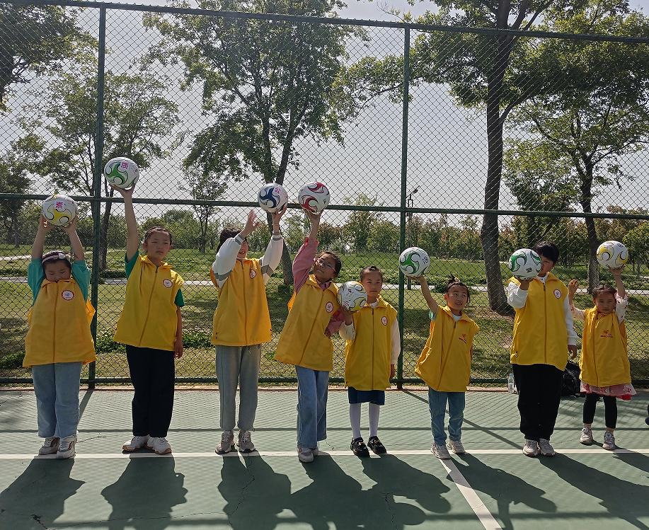 “足”梦向未来,追“球”快乐—素质公益小天使足球节开幕