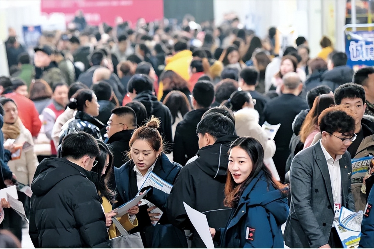 大学生工资等级排名，8成以上毕业生拿着偏低的工资，你哪一等级