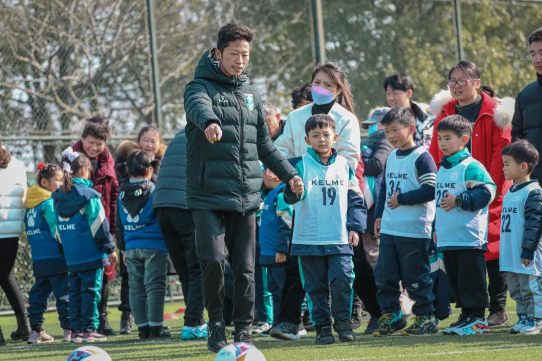 助推校园成长公益足球计划,助力校园体育发展
