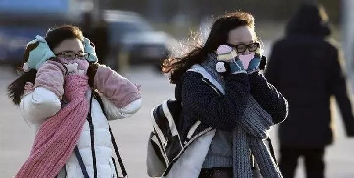 脸泛红是洗面奶的原因吗,为什么用完洗面奶脸会变白