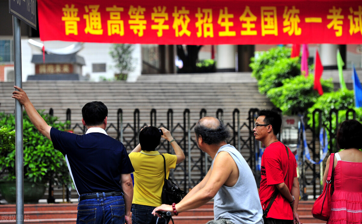 本科口腔医学难学吗,浙江学口腔医学要多少分