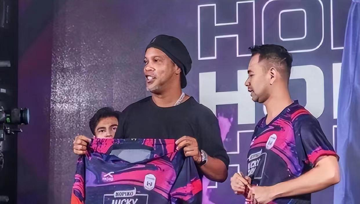 小罗如今现状,小罗退役20年视频