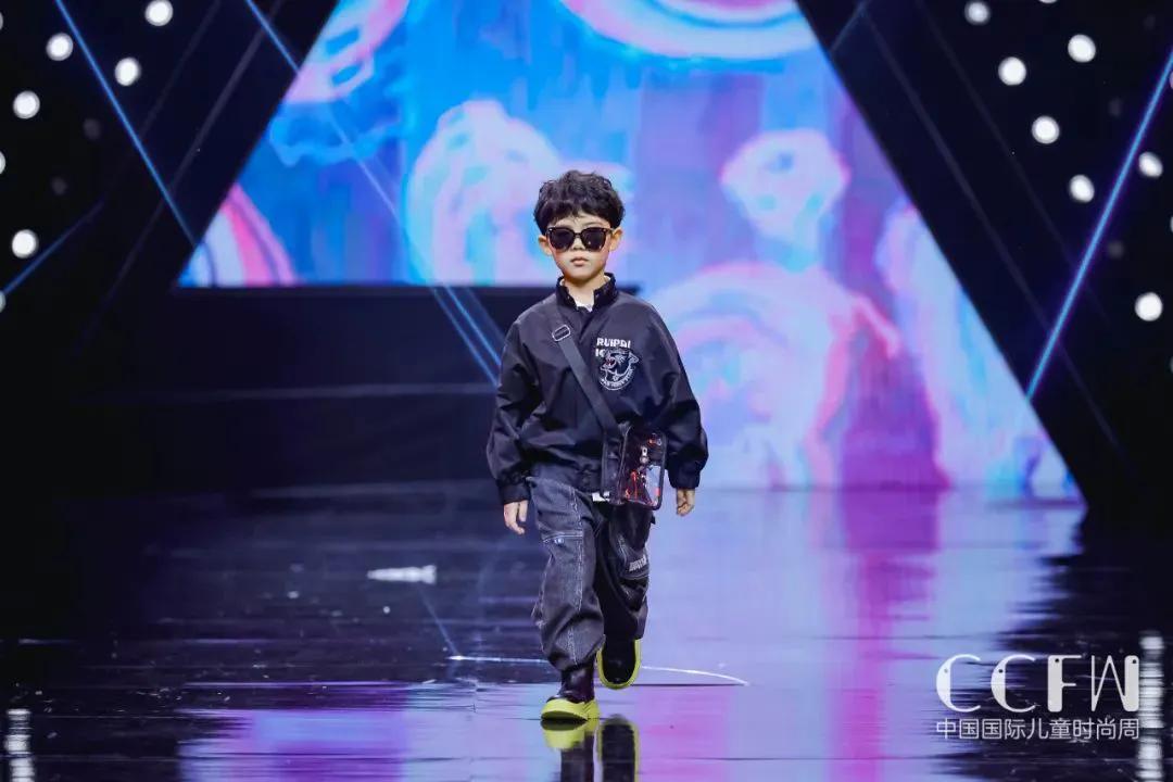 琦瑞德泽是中国十大童装吗,琦瑞德泽童装总店在哪里