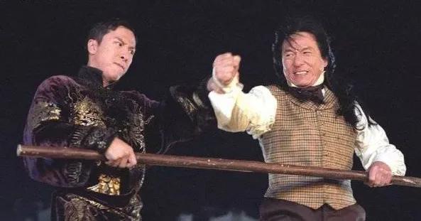 向华强和洪金宝成龙关系,向华强和洪金宝哪个地位高