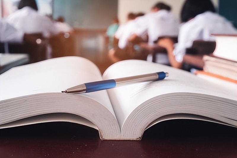 论文里面的摘要和引言有什么区别,论文的引言和摘要有什么区别