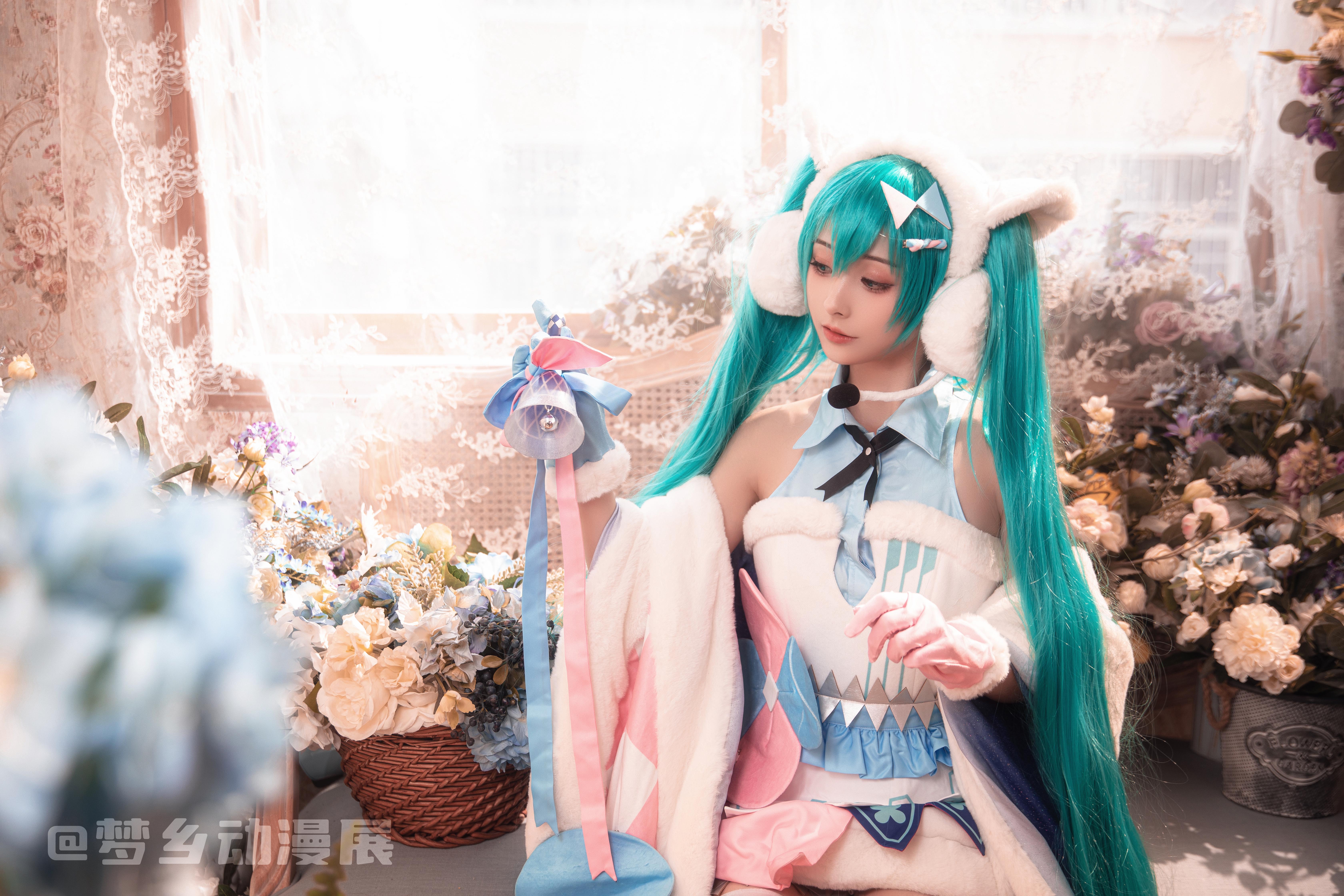 初音未来cos在舞台上唱歌,初音未来cos最有氛围感