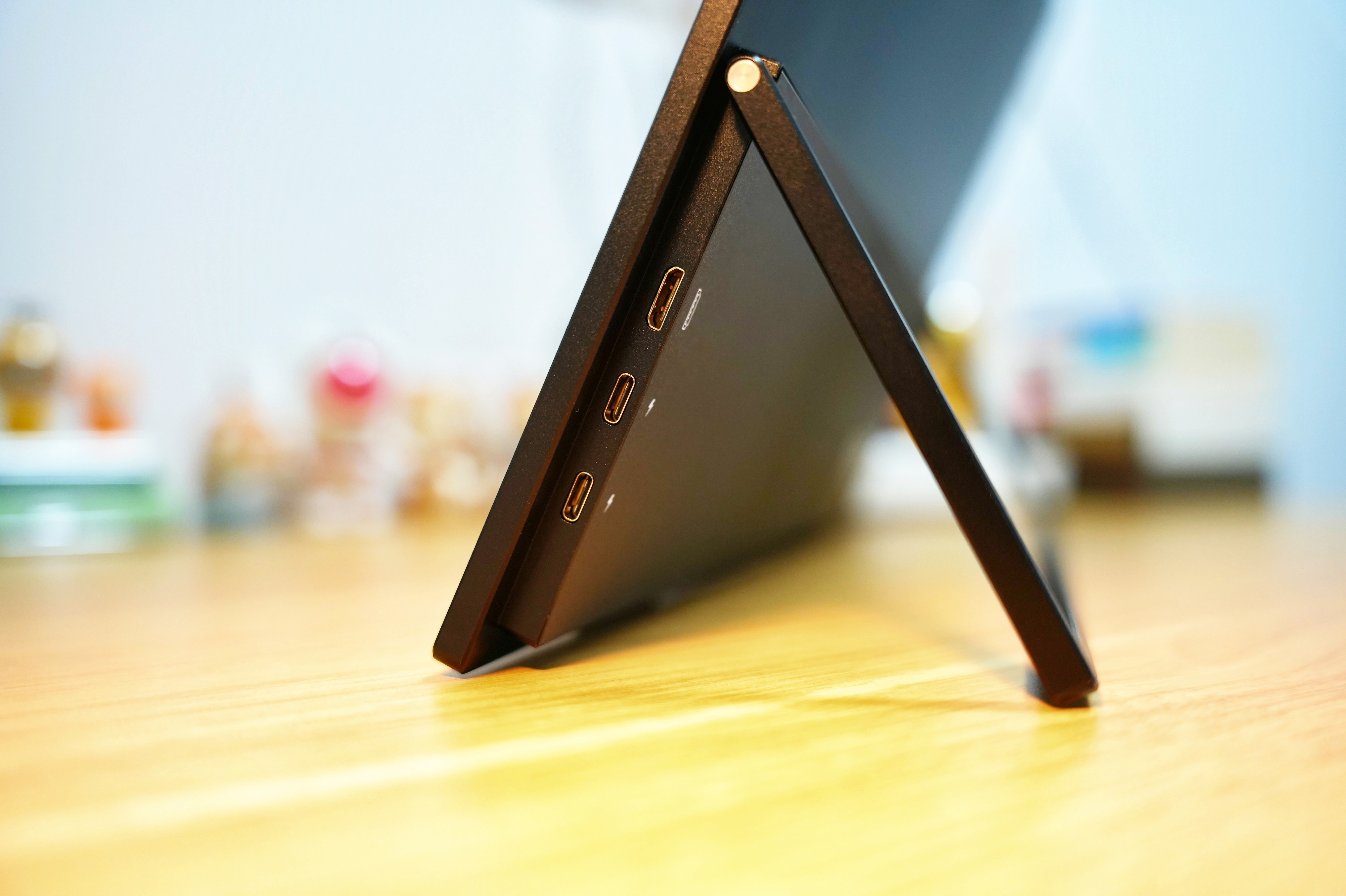 更出彩！雕塑家MF185LN便携显示器体验，作为办公副屏很不错