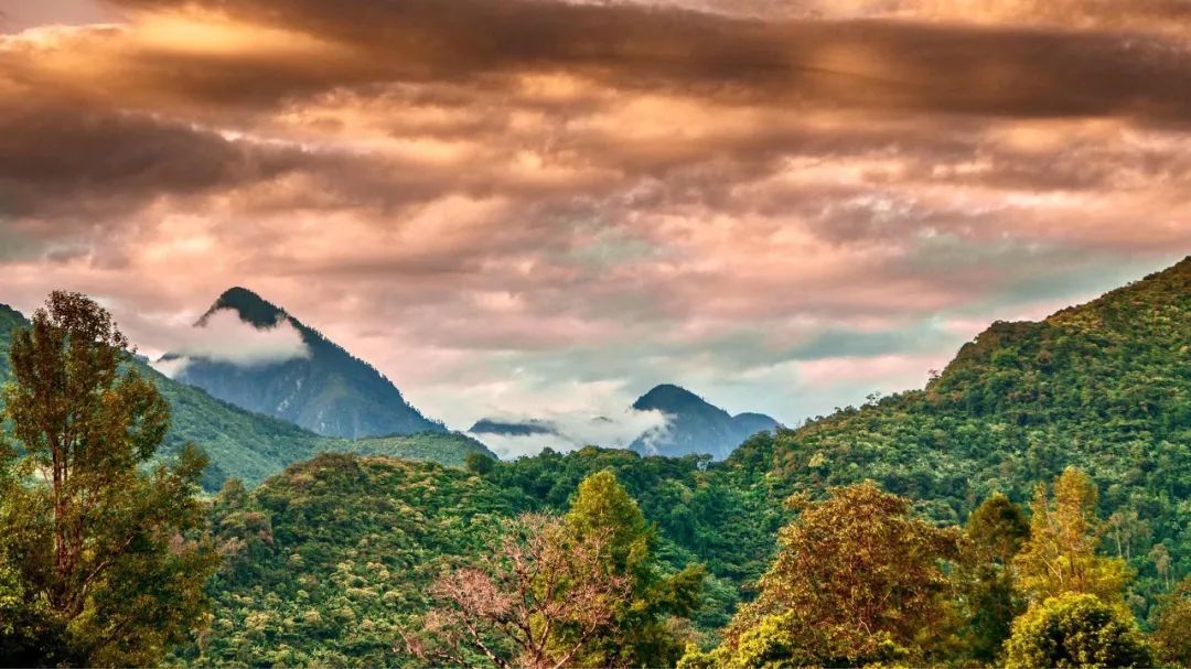 中国十大最自虐徒步路线,中国十大经典徒步线路