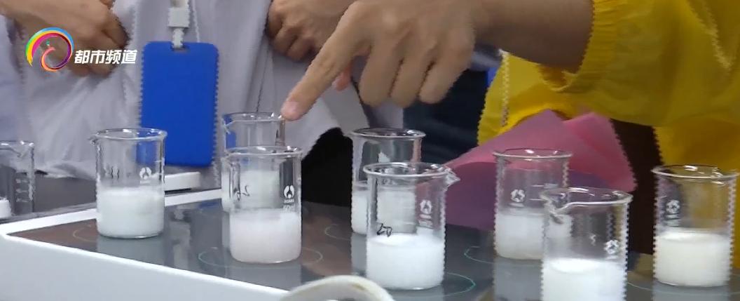 实现牙齿美白这三分钟非常关键,牙齿美白简单方便一招搞定