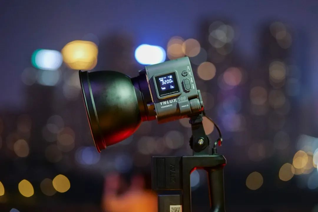 永诺ynlux100补光灯电池,永诺ynlux100pro使用教程