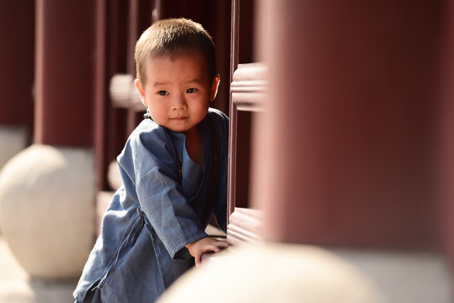 她58岁退休工资8000,外孙说:让我留这儿吧,我很乖,我能带妹妹