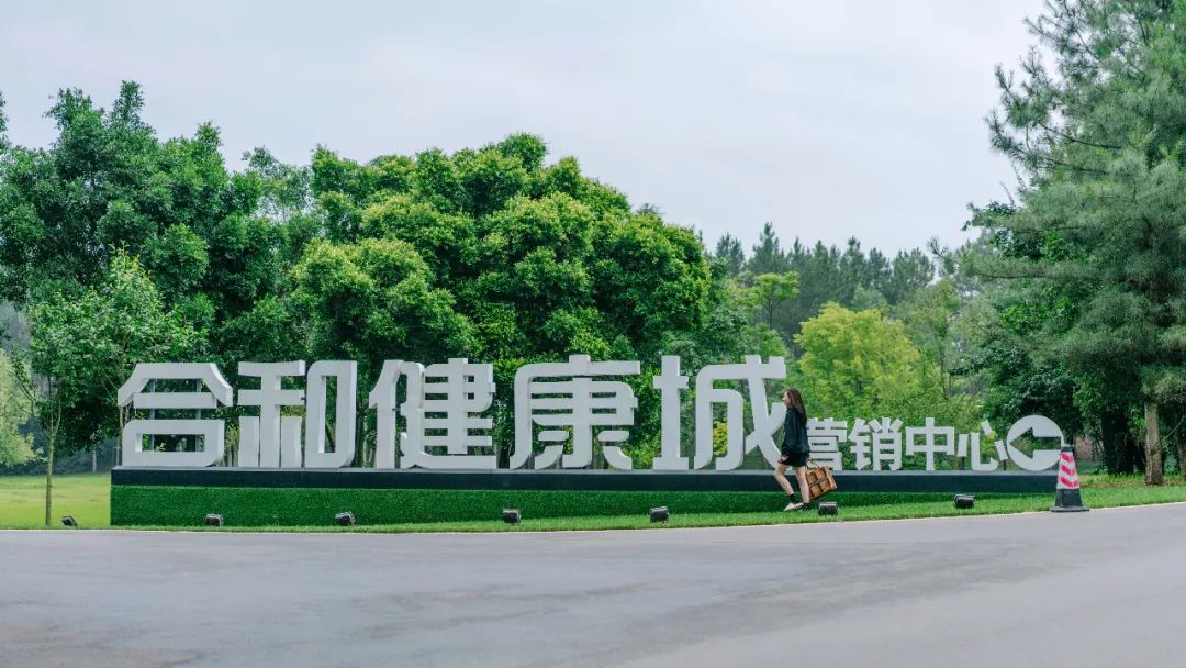 云南西部大峡谷泡温泉,云南原始森林温泉