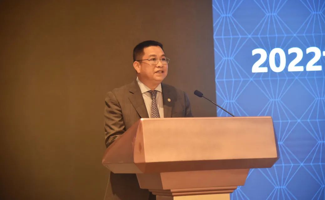 辉煌不在繁荣中产生，而是在硝烟中涅槃