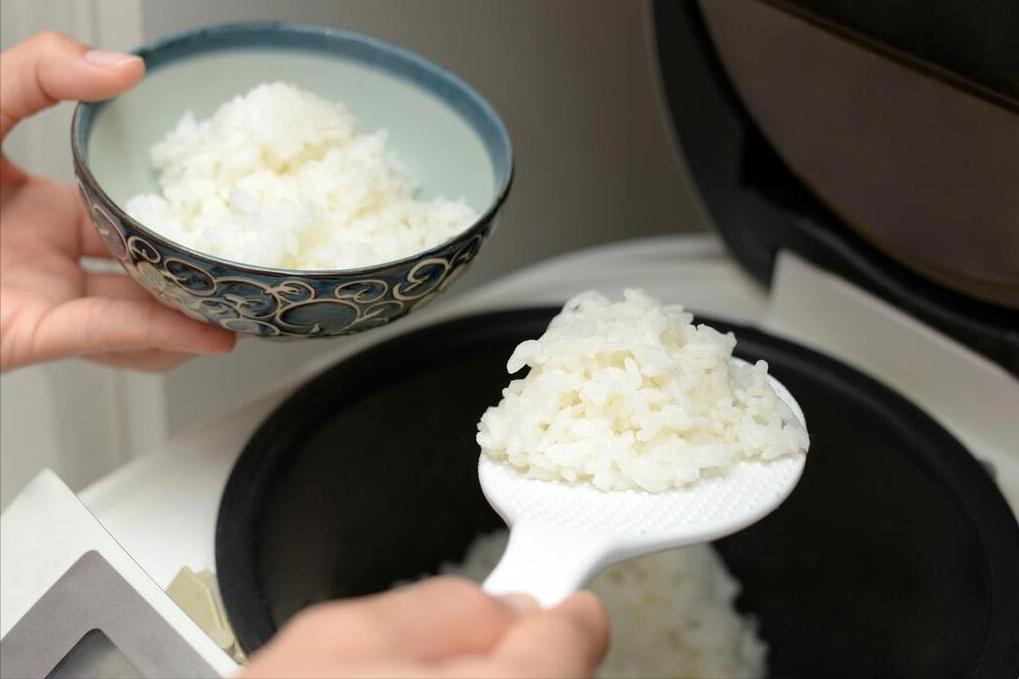 煮米饭的小技巧粒粒分明,清水煮米饭的正确方法
