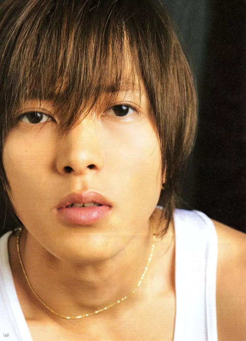 日本花*男美**秀八块腹肌爆上热搜！网友傻眼：这是快40岁的人？