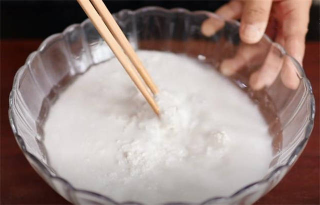 商用红薯粉皮的制作过程视频,红薯淀粉做粉皮的做法大全