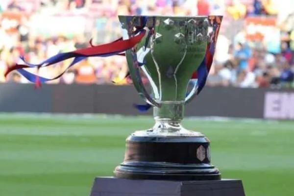 五大联赛冠军奖杯哪个好看一点,五大联赛的冠军奖杯哪个好看