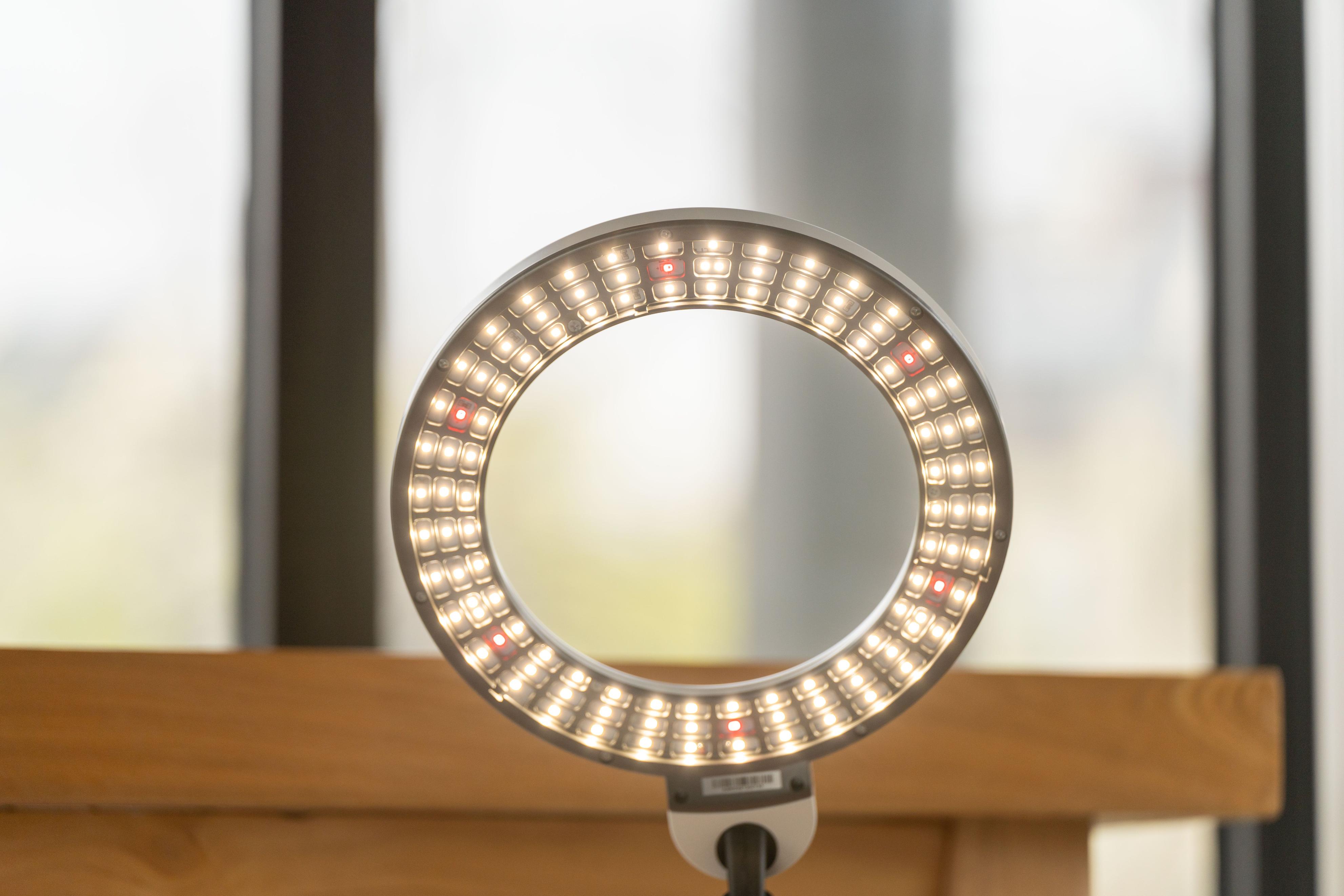 智商税还是护眼专家？爱德华医生天使之光2儿童学习润眼灯测评