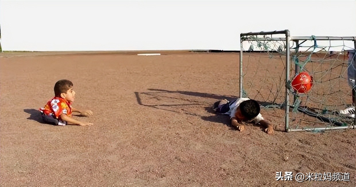 卡塔尔世界杯的故事,卡塔尔世界杯半身男孩英文介绍