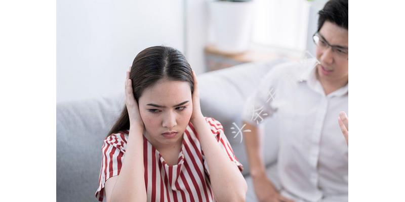 56岁阿姨：我爸和继母恩爱50年，继母去世，我才知道一切都是假象