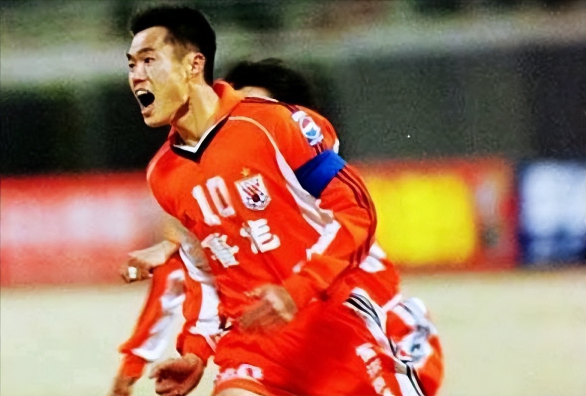 齐鲁雄师:盘点山东足球历史最佳11人,身材高大,头球优势明显