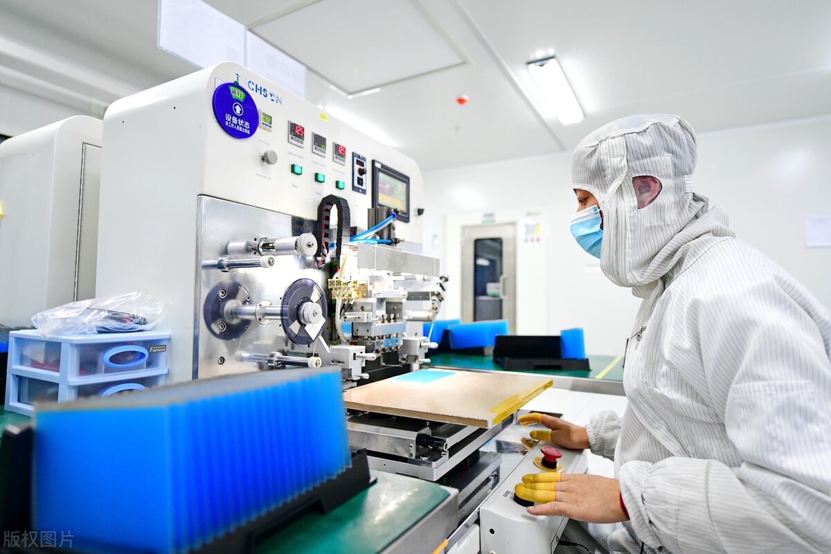 最近荷兰卖给中国光刻机了吗,荷兰对中国光刻机进展最新表态