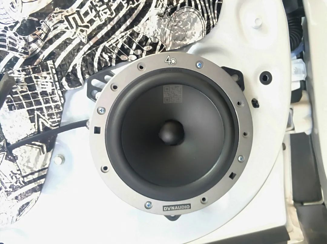 广汽传祺gs8两驱豪华智联版音响,22款广汽传祺gs8加装中置喇叭