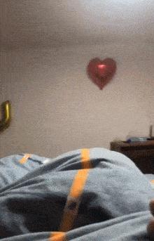 今天过来按脚，恰巧碰见了前女友，我该怎么化解尴尬呢？