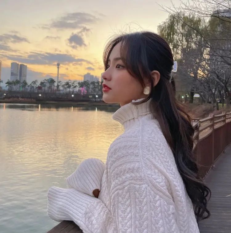 大脸女生必剪这3款刘海最显脸小,超显脸小的4款刘海赶紧去剪