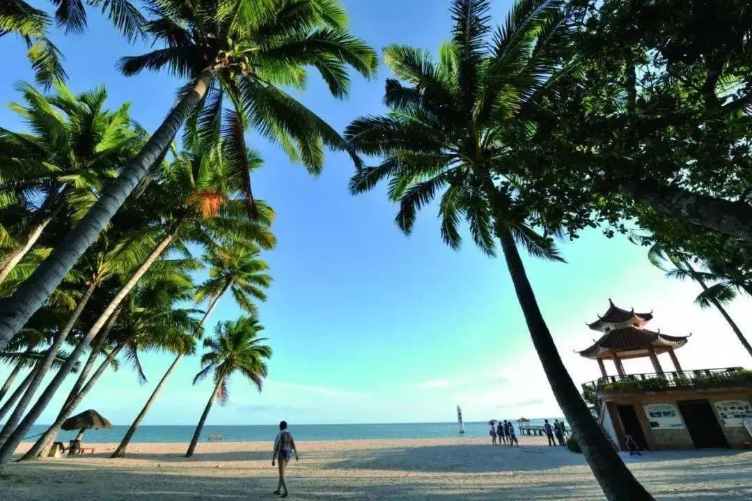 海南晴天的沙滩,海南阳光下的海