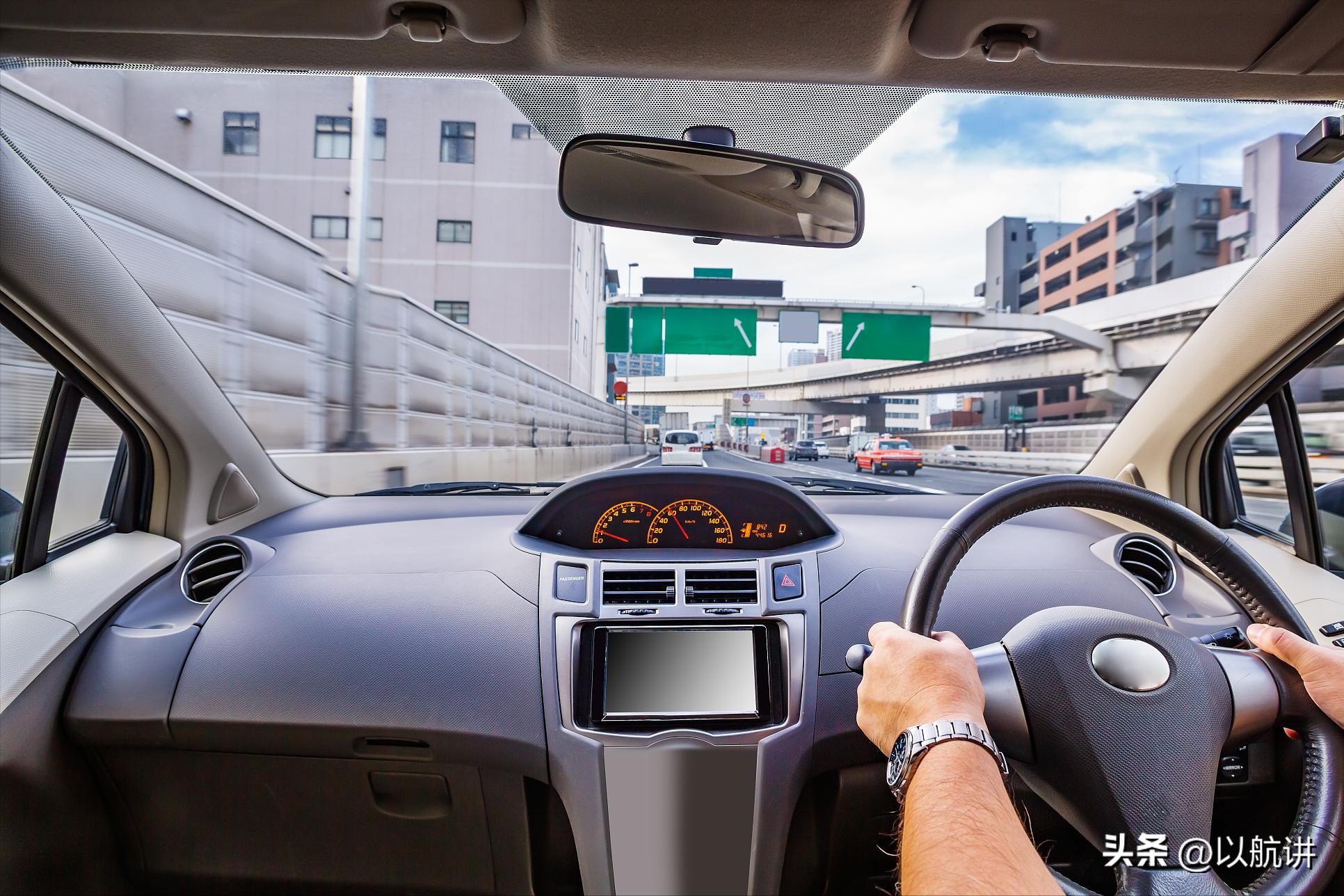 大陆和香港的方向舵相反，开车从港珠澳大桥到对岸后怎么行驶？