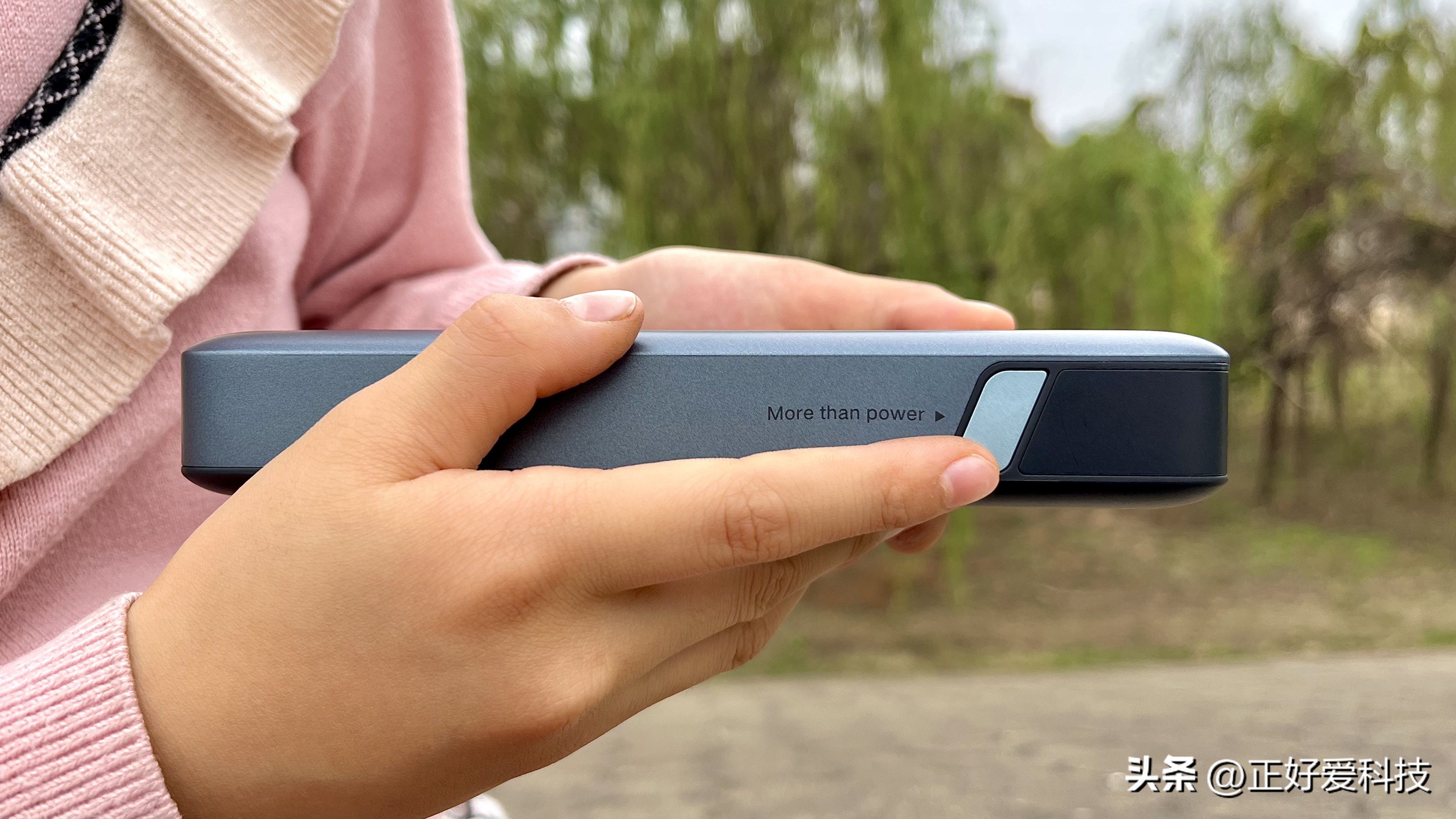 笔记本充电宝130w快充,绿联充电宝便携电源