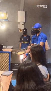 把老公的自拍照细节放大后，场面太刺激！哈哈哈哈