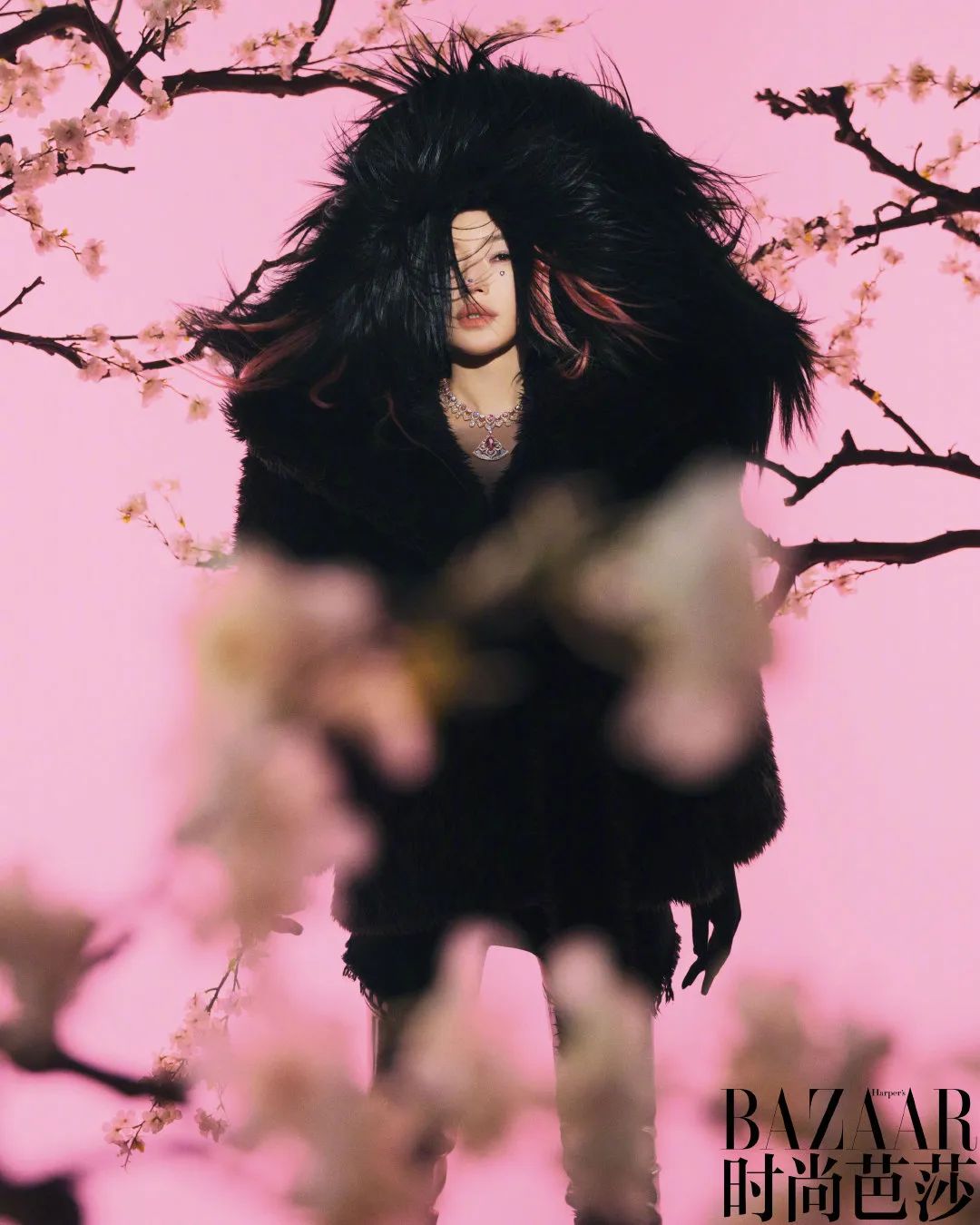 赵丽颖一头红发绚丽吸睛,赵丽颖红发造型