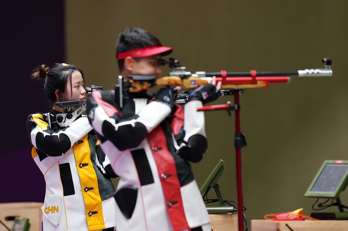 砥砺奋进二十载凝心聚力谋新篇,聚力奋进二十大