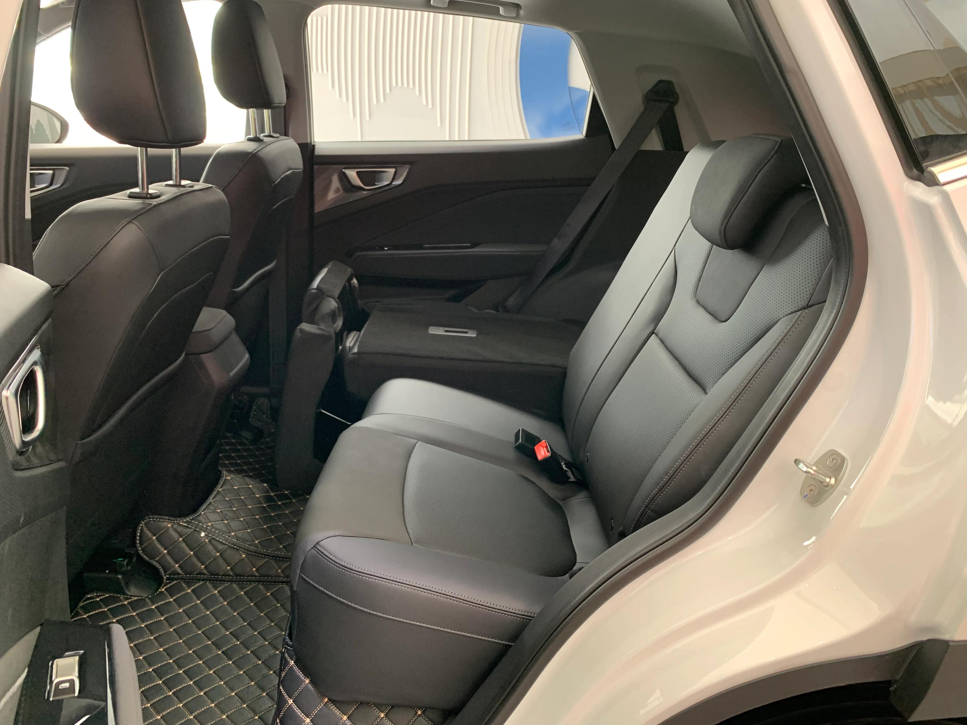 五菱星驰黑色suv,五菱星驰潮酷型黑武士