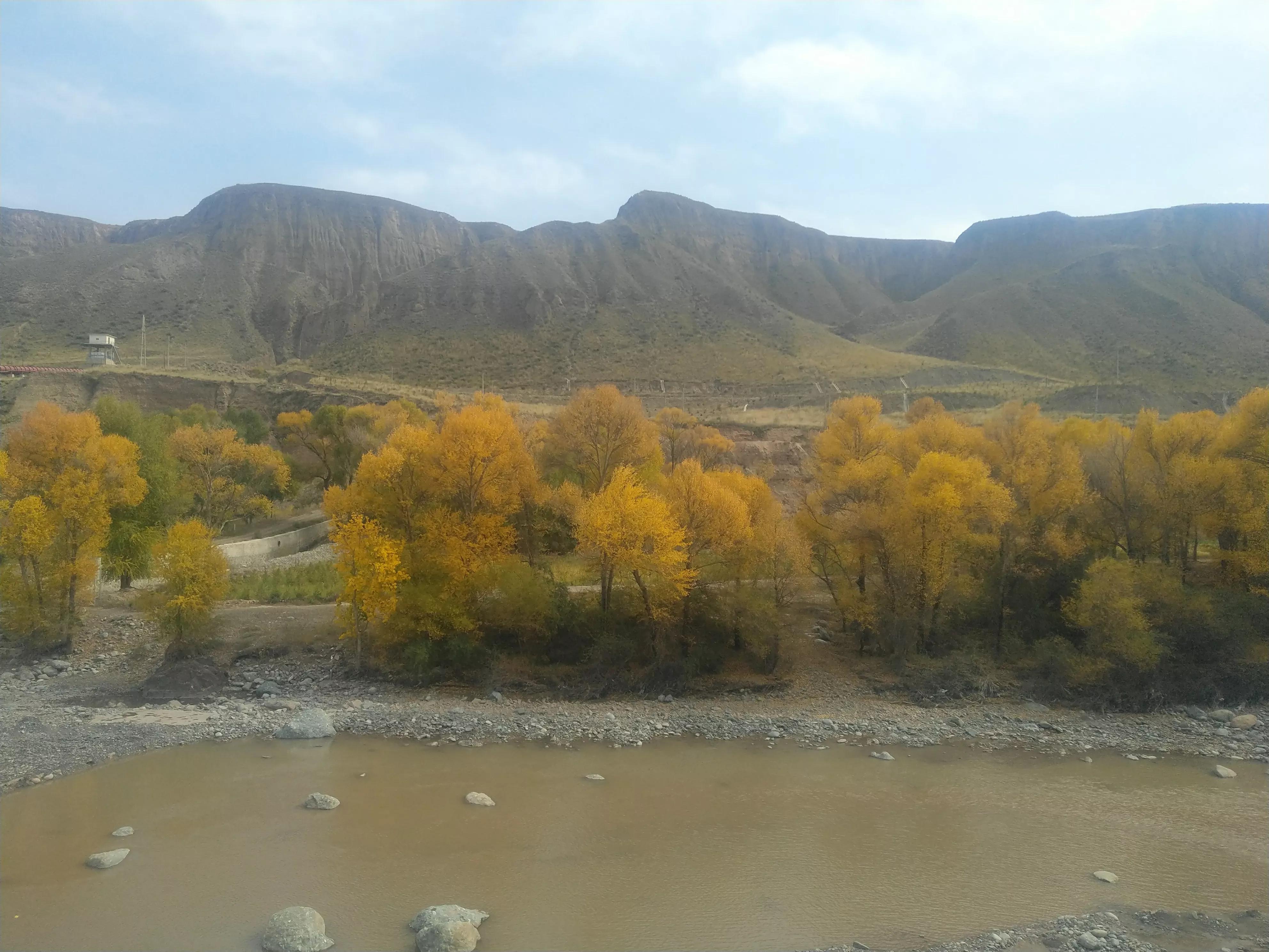 从甘肃翻越祁连山到青海,从肃北到青海沿途风景