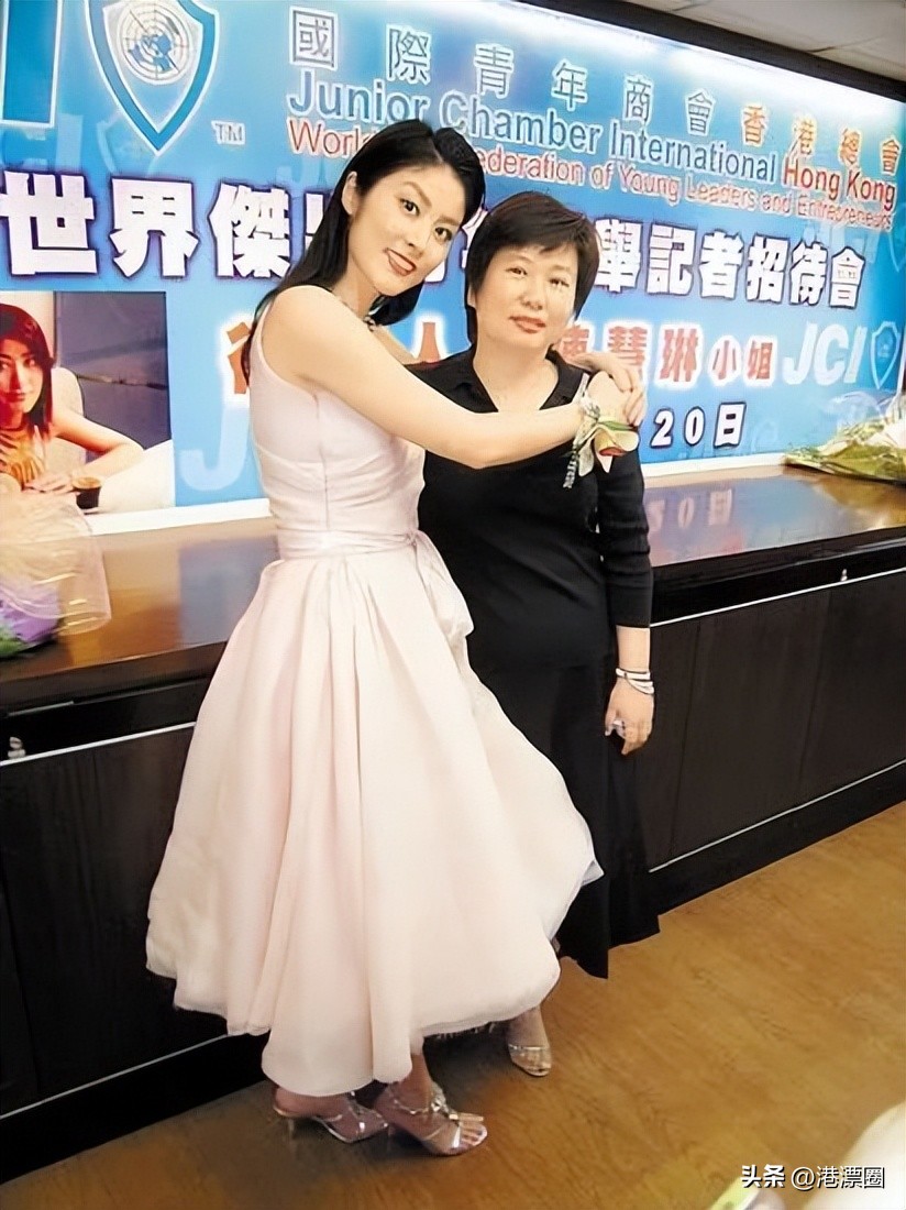 后台太硬，没人敢*规则潜**的女星