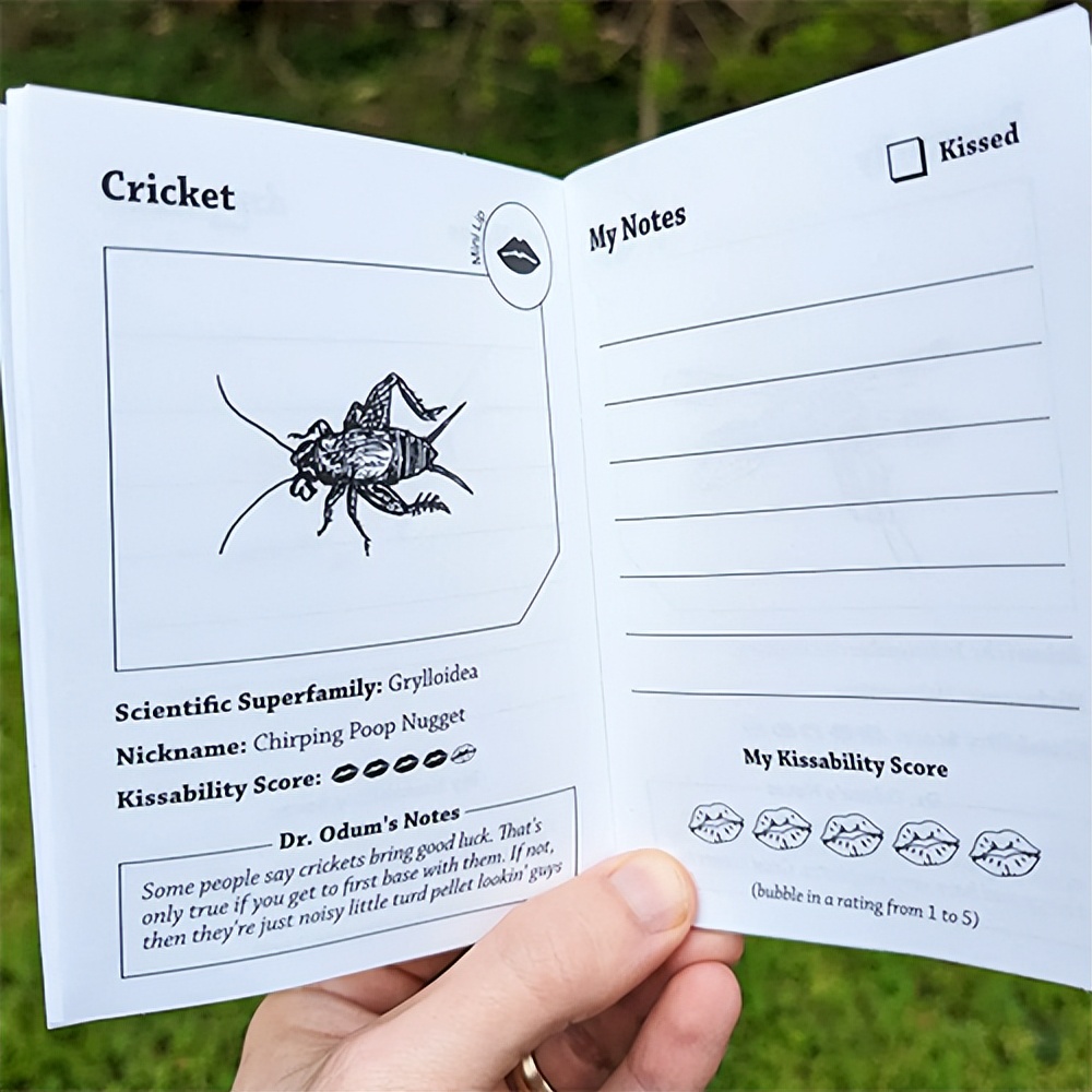 老外用虫子接吻器狂亲蚯蚓，连苍蝇路过都要被嘬两口