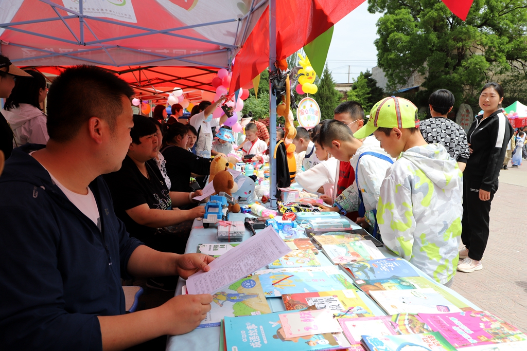 城关小学一年级跳蚤市场,跳蚤市场小学卖乒乓球