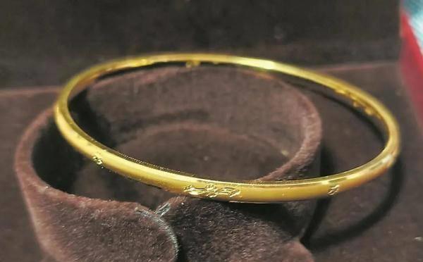 黄金饰品重量和发票相差巨大,黄金饰品都是称克买吗