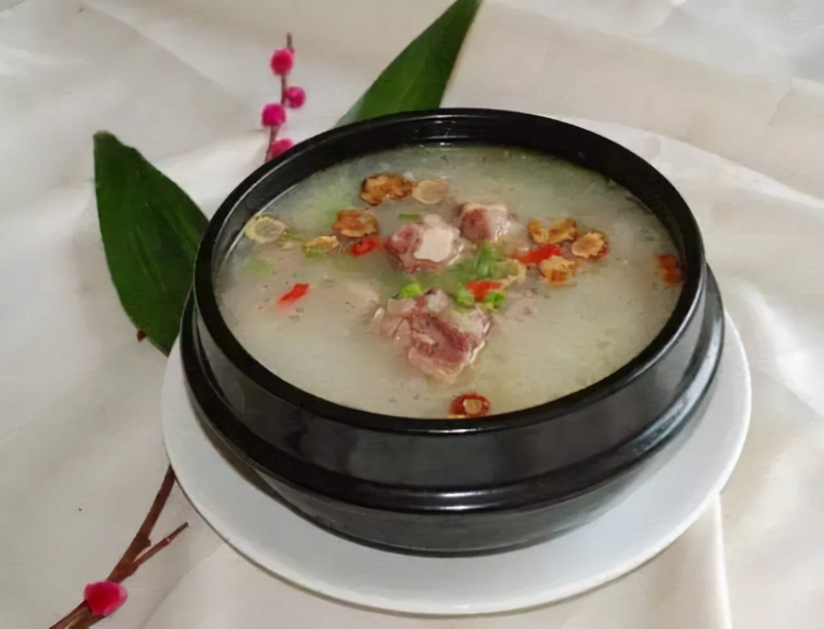 换季皮肤起皮需要用什么修护,冬天皮肤干燥发痒掉屑怎么改善